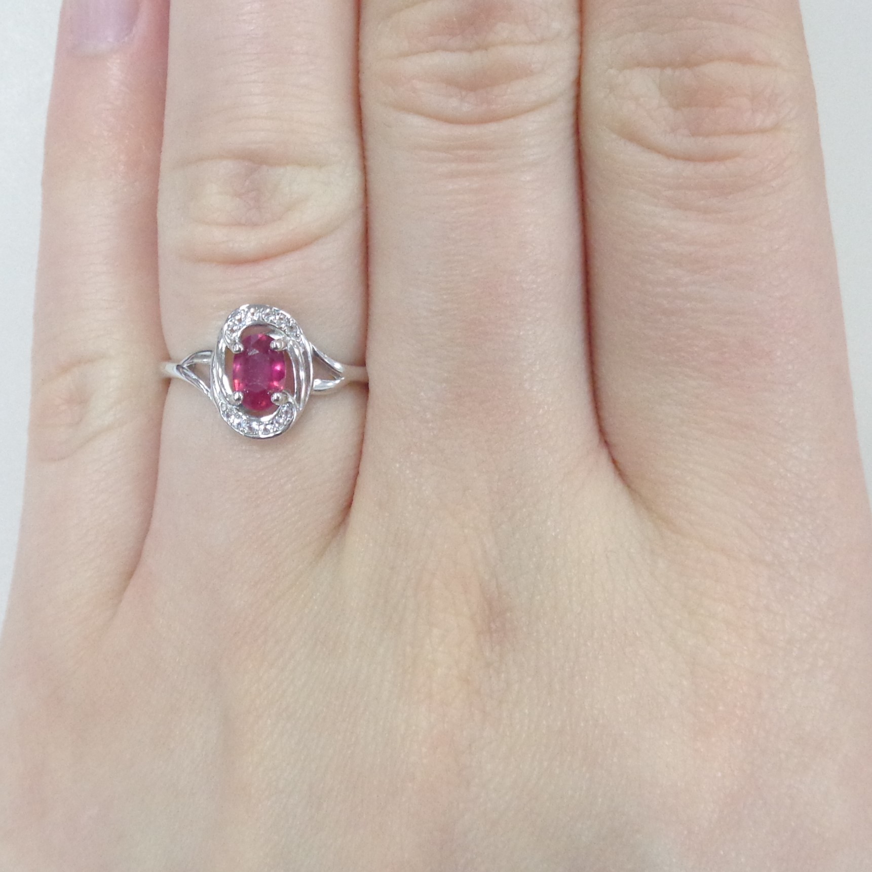 Серебряное кольцо с рубином